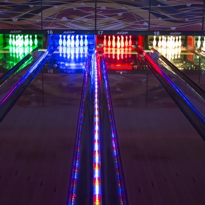 La machine de bowling à cordes est personnalisée.
